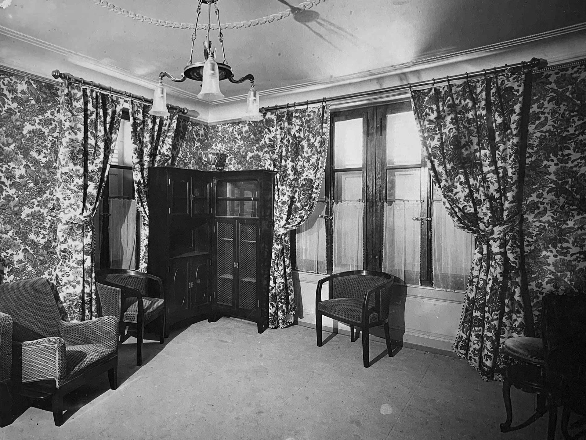 Ancienne photo d'une chambre de la maison d'igor